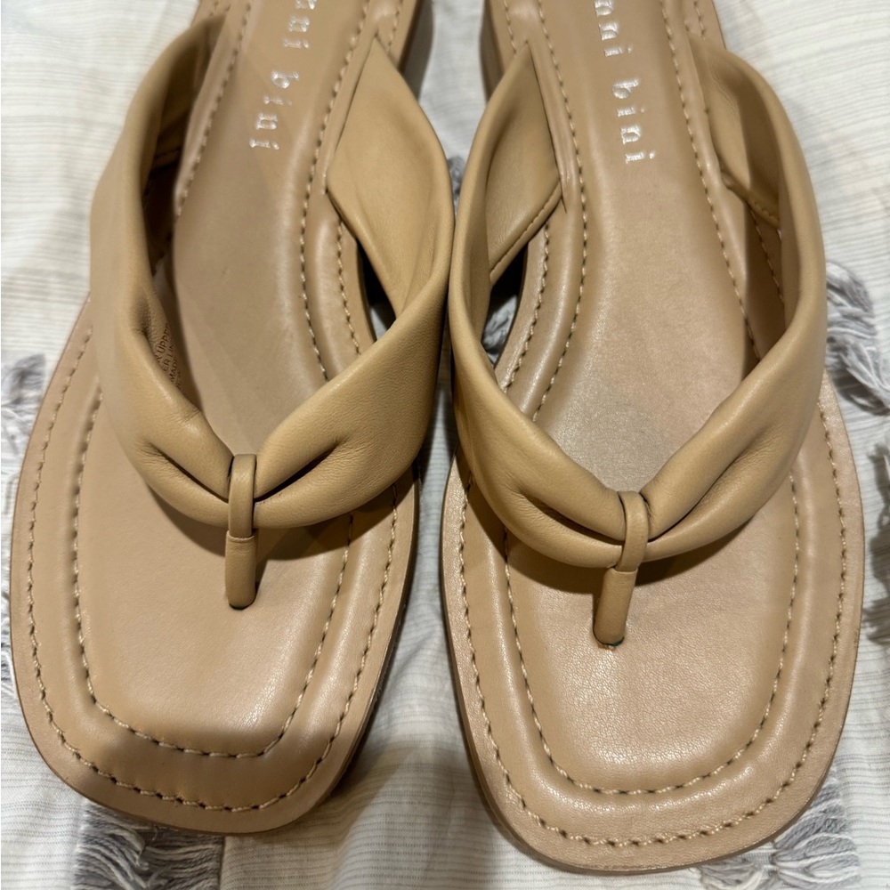 Gianni Bini thong sandles, tan/nude, size 9.5